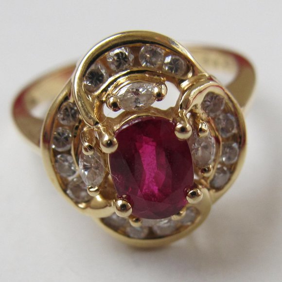 18K Solid Yellow Gold with Ruby & Diamonds Ring - Picture 2 of 13